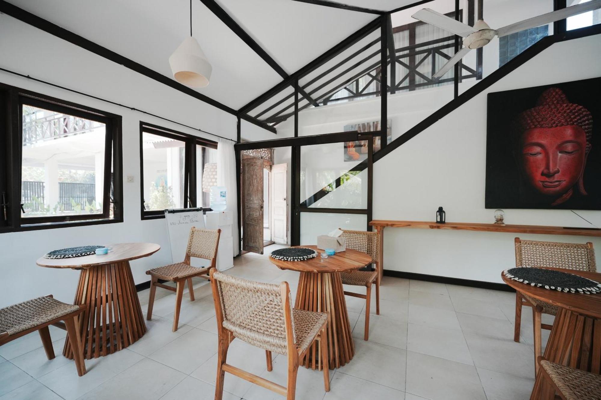 Sattva Yoga Retreat Villas Canggu Exteriör bild